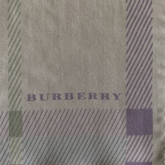 NWT - Burberry Vintage 100% Silk Square - Picture 4 of 9